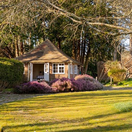 Old Mill Lodge By Huluki Sussex Stays Hurstpierpoint Bagian luar foto