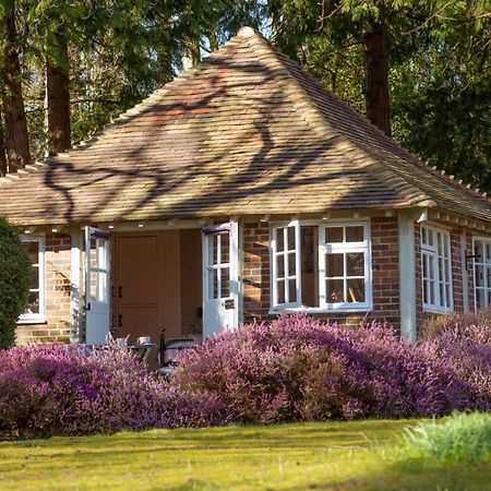 Old Mill Lodge By Huluki Sussex Stays Hurstpierpoint Bagian luar foto