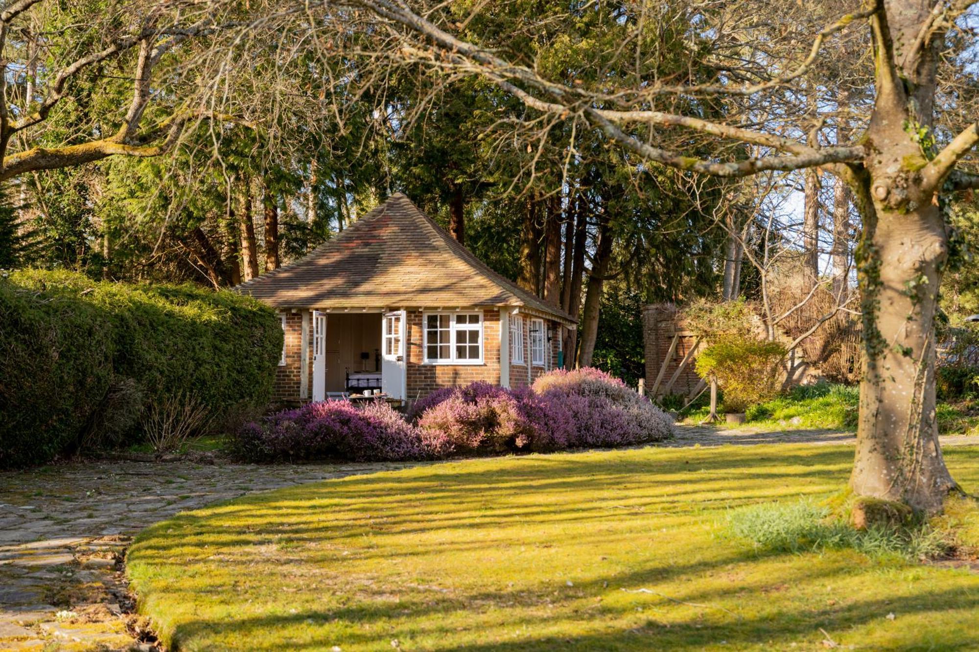 Old Mill Lodge By Huluki Sussex Stays Hurstpierpoint Bagian luar foto