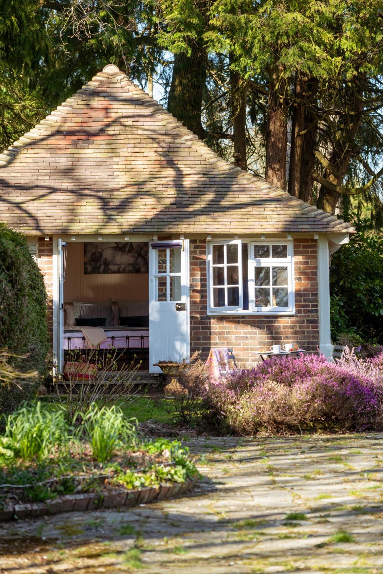 Old Mill Lodge By Huluki Sussex Stays Hurstpierpoint Bagian luar foto