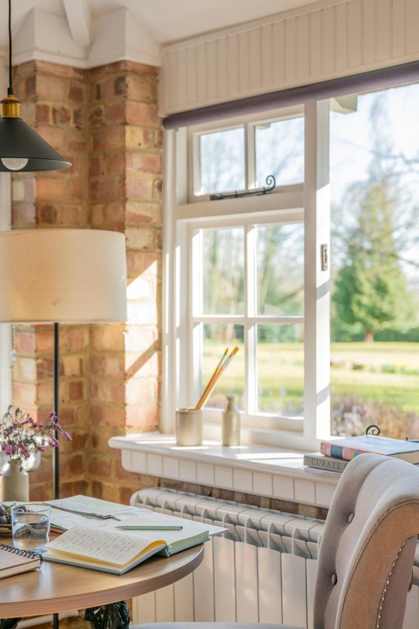 Old Mill Lodge By Huluki Sussex Stays Hurstpierpoint Bagian luar foto