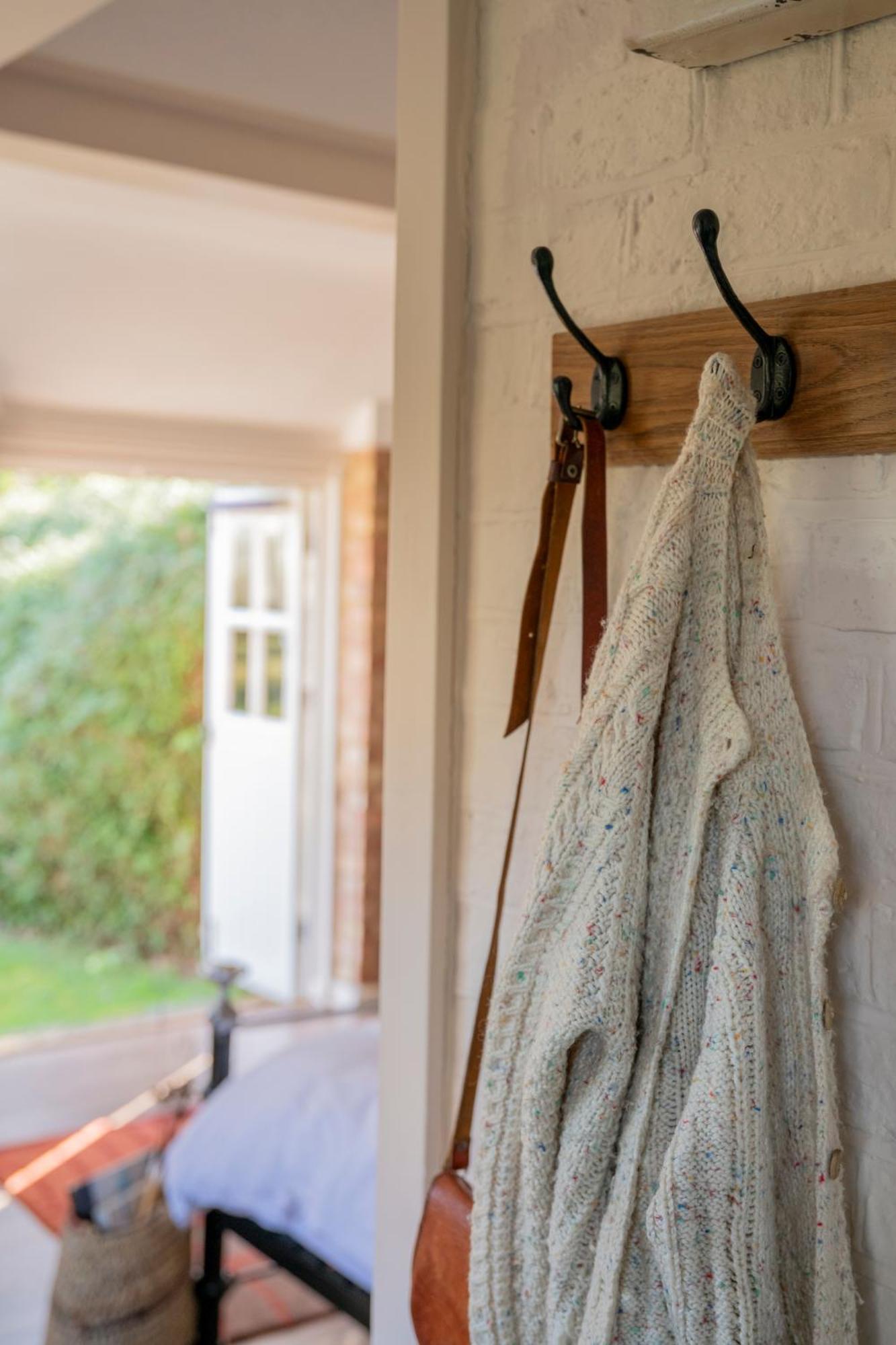 Old Mill Lodge By Huluki Sussex Stays Hurstpierpoint Bagian luar foto