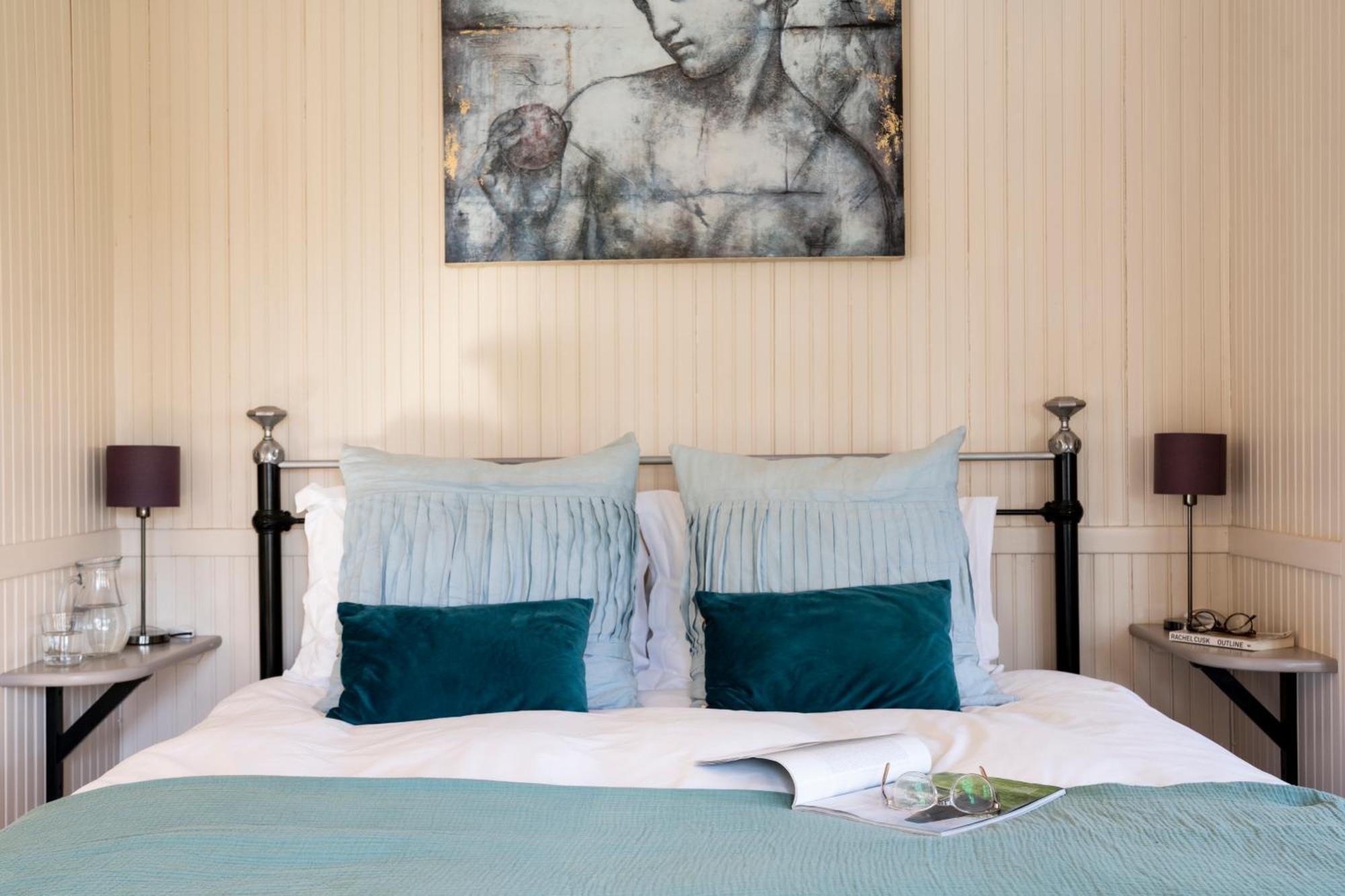 Old Mill Lodge By Huluki Sussex Stays Hurstpierpoint Bagian luar foto