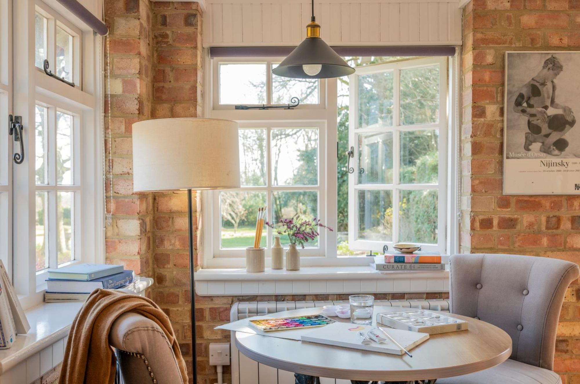 Old Mill Lodge By Huluki Sussex Stays Hurstpierpoint Bagian luar foto